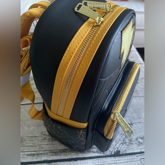 NWT! Loungefly DC Comics - Black Adam backpack - Picture 11 of 13
